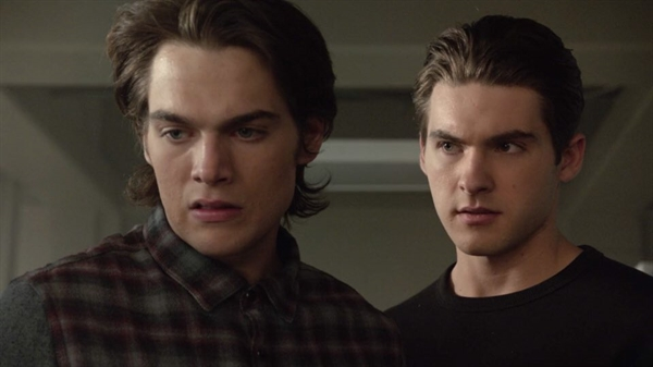 Matheusf181's tweet photo. se o filme de teen wolf não botar thiam como casal eu vo ficar arrasado https://t.co/0XkMjKmkmk