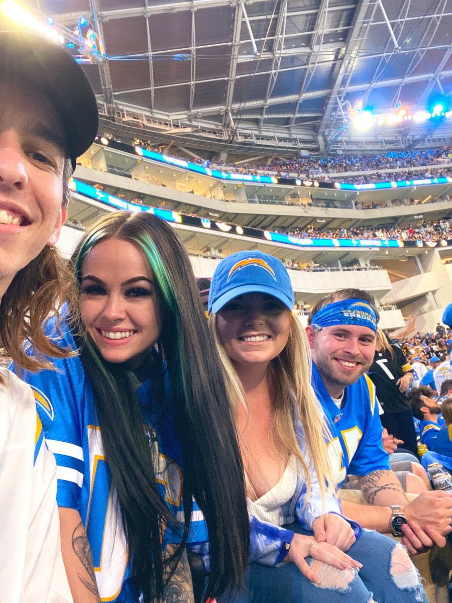 XoxoWeiss's tweet photo. Yay, my first football game was so much fun! And we won the game! Thank you friends for making it great!🥳🏈🤩 https://t.co/dgWXF7RJen
