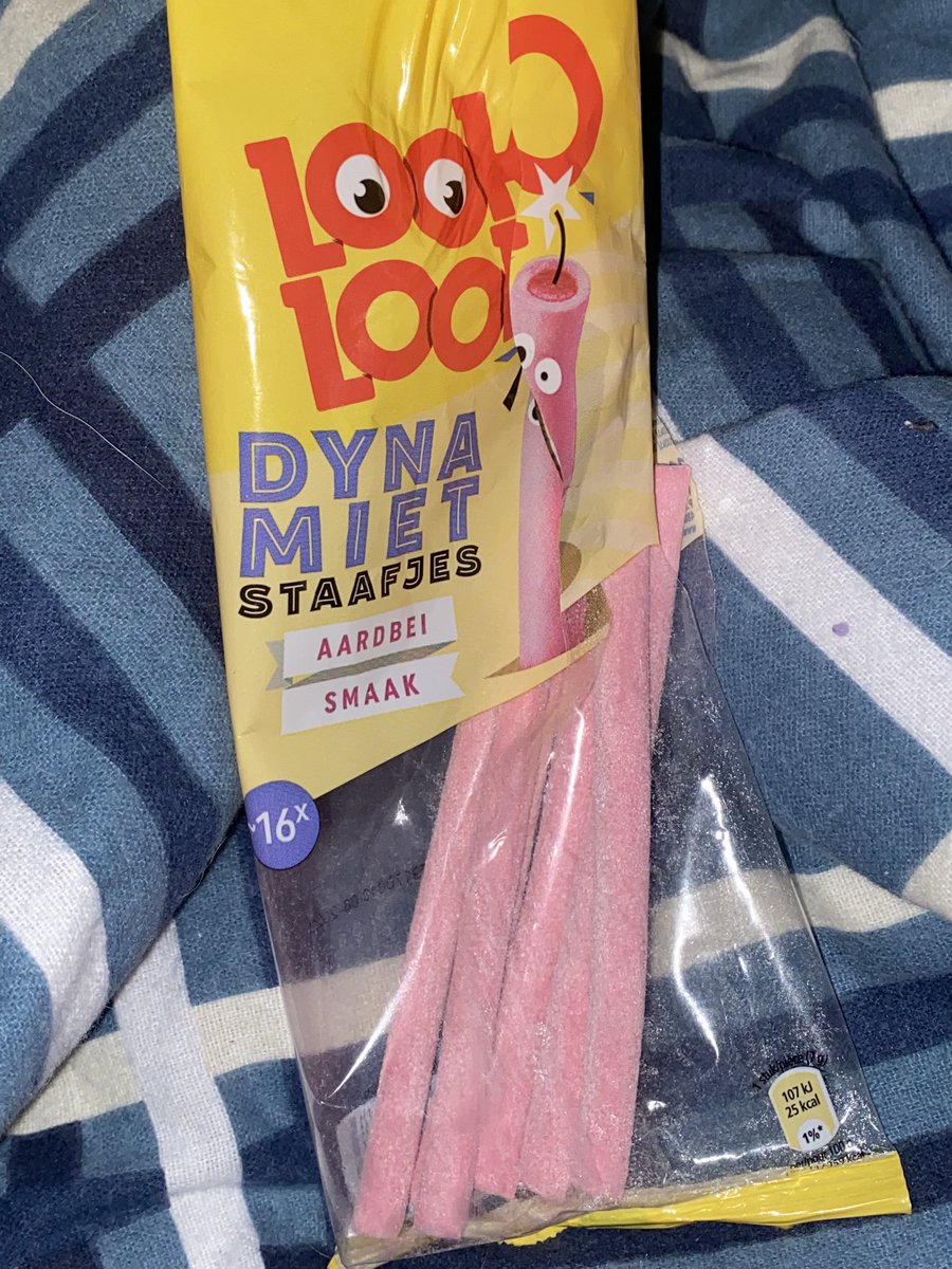 spicysadhours's tweet photo. just found something like literal glass in my candy ๐ธ #lookolook https://t.co/F8kfaREVSF