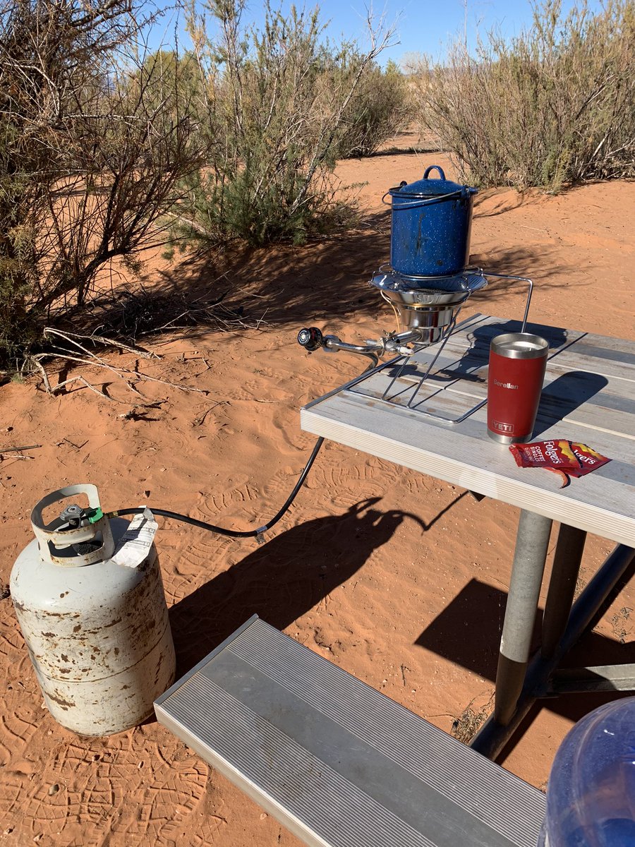 Serellan's tweet photo. Hardcore camping. https://t.co/EtkhYWTjie