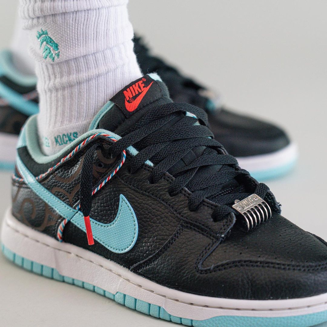 ModernNotoriety's tweet photo. First look at the Nike Dunk Low "Barbershop" 💈 https://t.co/jXH9ilrGSw https://t.co/Wg0cqng7Cv