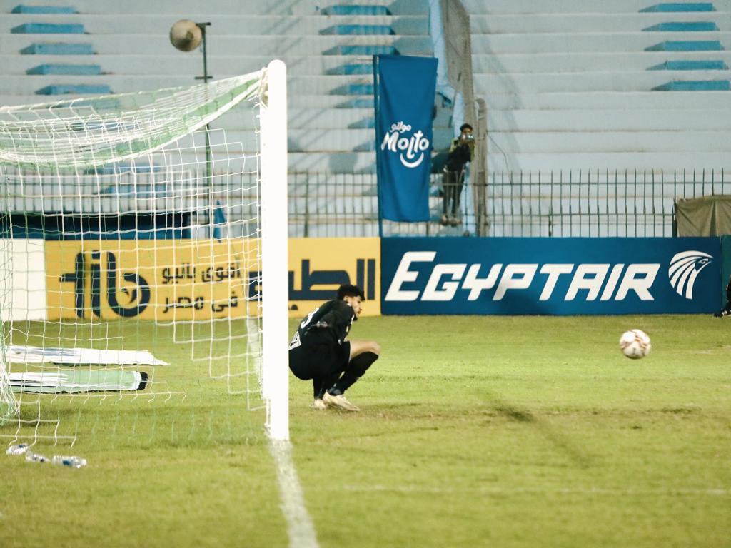 AlAhly's tweet photo. خُلقت النسور لتحلق دائماً 🦅😉 https://t.co/X3qaDeW3MA