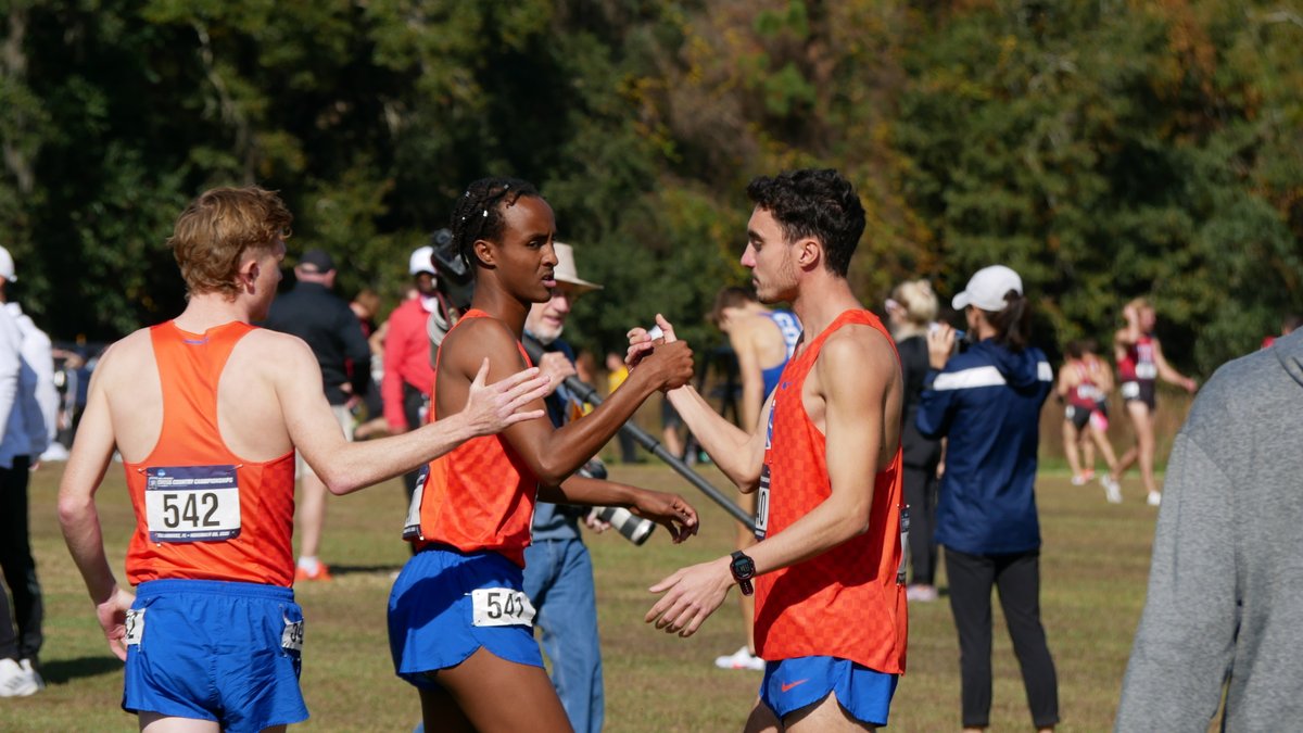 𝚂𝚒𝚐𝚑𝚝𝚜 &amp; 𝚂𝚌𝚎𝚗𝚎𝚜 from the Sunshine State, Saturday ☀️🌴

'Twas fun, cross season. Till next year...

#BleedBlue | #WhatsNext