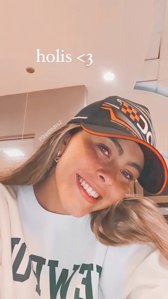 pau con sombrerito y Pau con gorra me pertenece💘💗💖