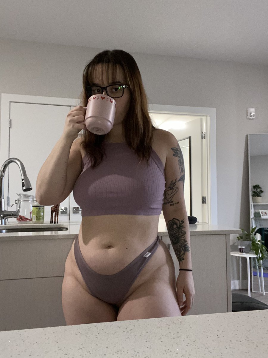 bigb00tyh0e2's tweet photo. Morning baby🥰😘 
#nsfw #sexworker #onlyfans #pinkundies #morningcoffee #tattoos #nude #baby #daddyslittlewhore #daddy https://t.co/8R8HX48wx0