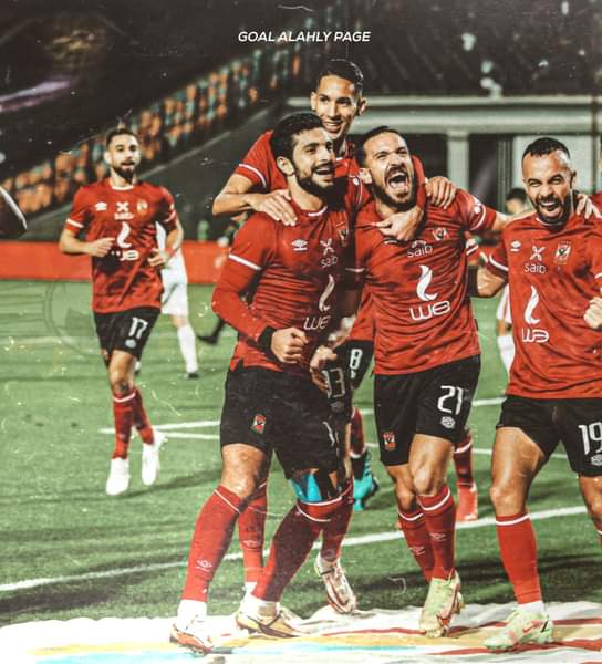 ـ بينما كان أحدهم يستعد للتحفيل ، معلول حطله الزغلول .. 🖤 !