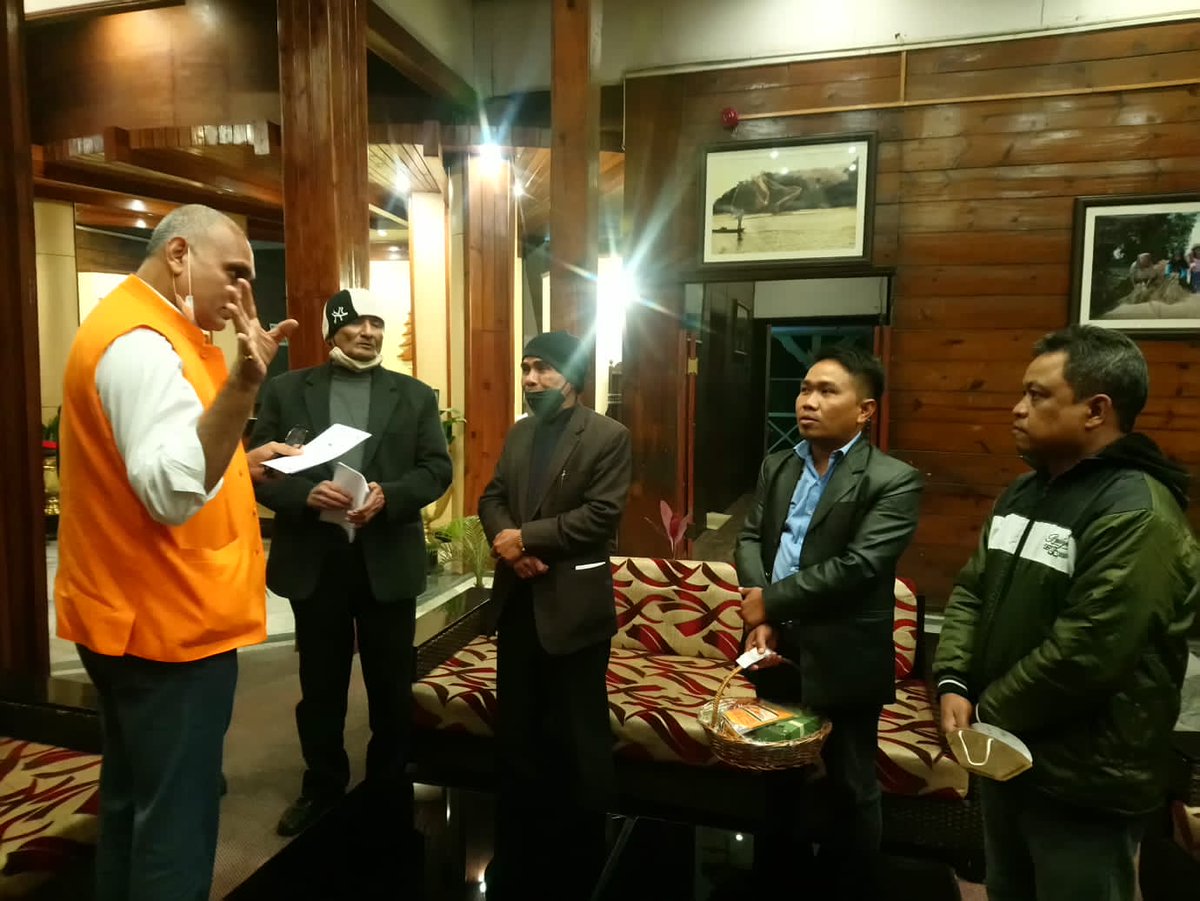 RothellKhongsi1's tweet photo. Its my great honour to welcome Prof Rakesh Sinha in Guahati Airport and leading until Shillong @RakeshSinha01 @BijitKhongsit @SangmaConrad @ChyneTitos @jipsonroy @pohnong https://t.co/EYNnhkyg7p