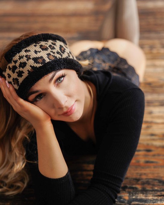 Here&rsquo;s 2 more 🥰😘 https://t.co/mn1zR9AyRq