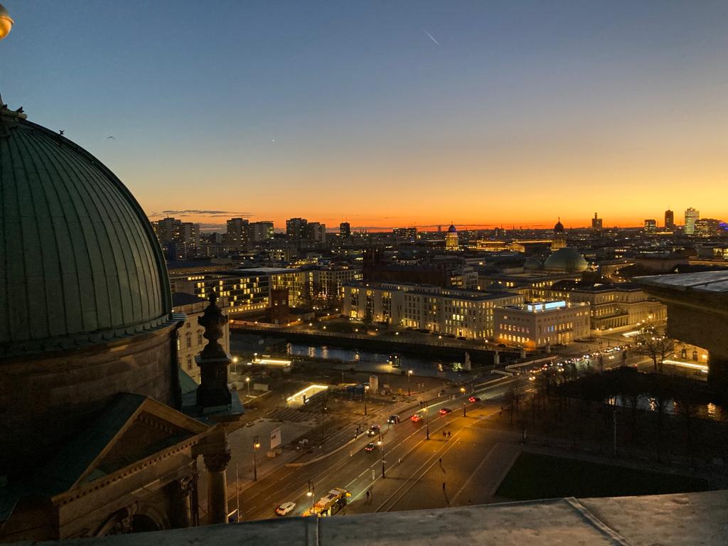 Schönen Abend aus Berlin 🌜
