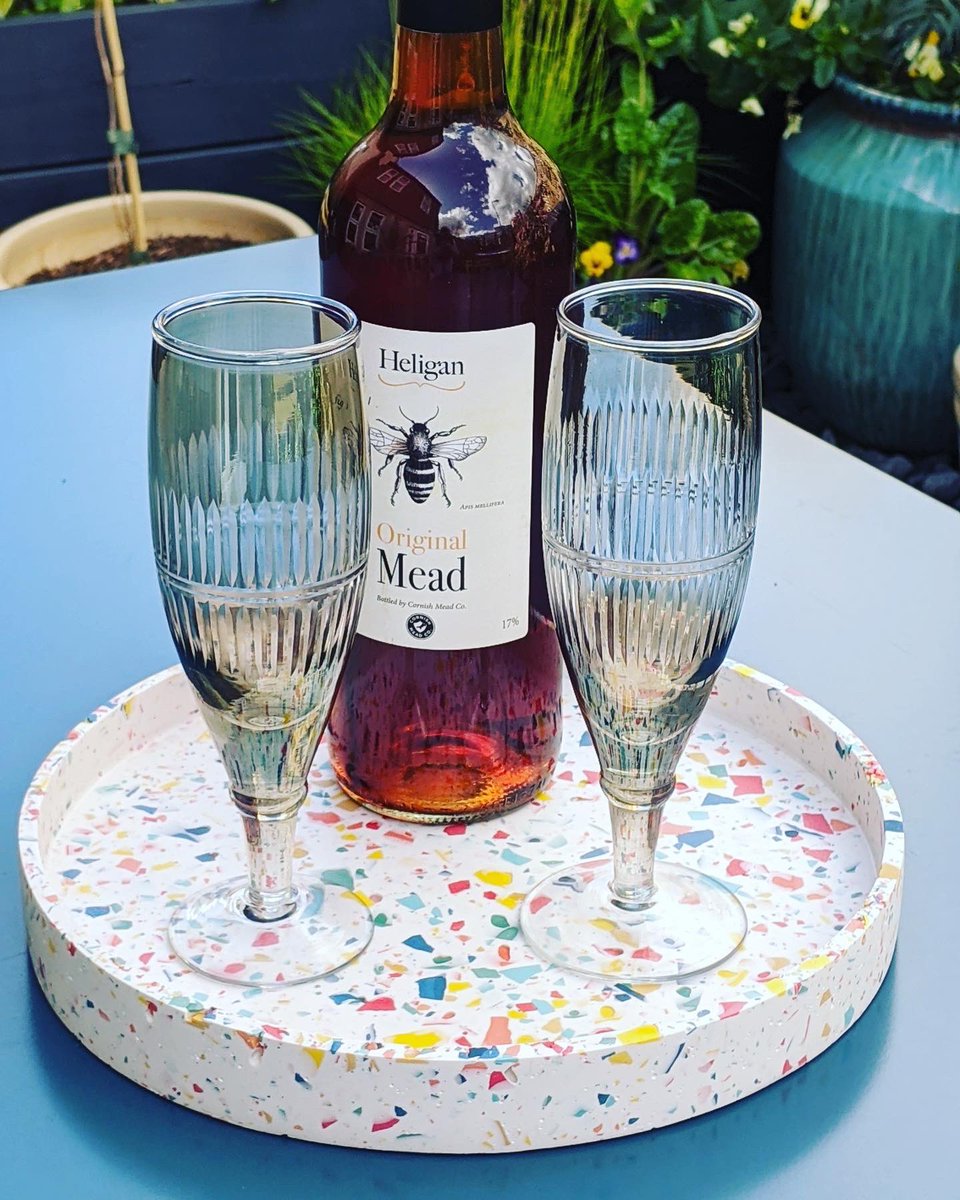 HoeStMarket's tweet photo. I absolutely love what @asofteredge make using copper pipes and jasmine resin. Their plant stands, trays with unique patterns, candlestick holders, tealight holders, plant pots, side tables, magazine racks and more suit a range of budgets and a range of interiors. https://t.co/N45U0nXh1X