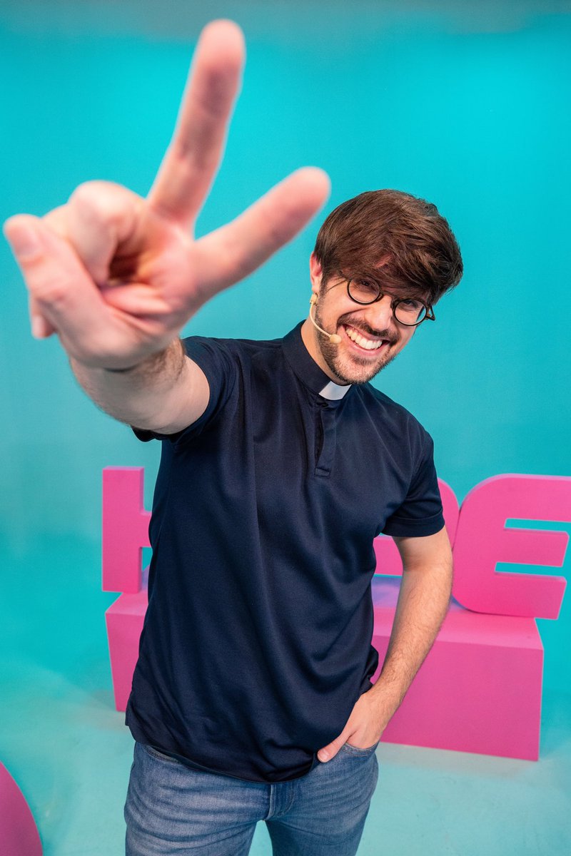 damianmariavoz's tweet photo. Gracias The Hype Studio por invitarme a vuestro espacio! Sed buenos! 😘 Ha sido un regalazo! #hype #hypeshow @whereisleto @iigormorales #fabiom https://t.co/iPQn2ZPE2K