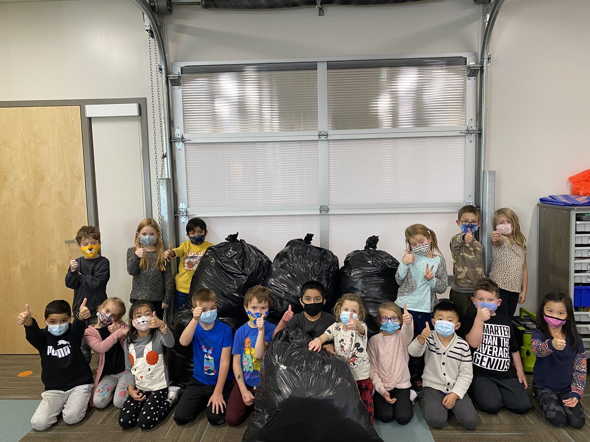 msEschmidt's tweet photo. Thank you @WascanaPlains families for a successful blanket-drive. Because of your donations, we were able to give over 210 blankets/towels to animal sanctuaries to help them stay warm this winter! 🐷🐮🐶
#bucketfilling #kindness #bekindtoanimals https://t.co/k6CggLwuT1