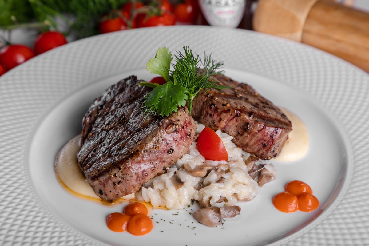 Dineable's tweet photo. What's your favorite type of Christmas dinner?

Guess ours.

https://t.co/zOgnJVaxmR https://t.co/EKxSojkxJg