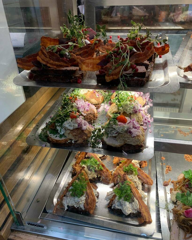tomasonidiego's tweet photo. Danes go crazy for this specialities, which actually cost like a jewel 😅 #smørrebrød #copenhagen #denmark #igersdenmark #visitdenmark #visitcopenhagen #cphpicks #govisitdenmark #discoverdenmark #ig_denmark #copenhagenlife #copenhagenbible #topeuropep… https://t.co/o07g3cIuVM https://t.co/krRzeDmCFL