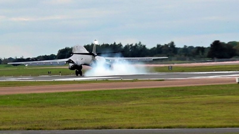 Saint1Mil's tweet image. Light the burners #RAFFairford #B1s #Bones