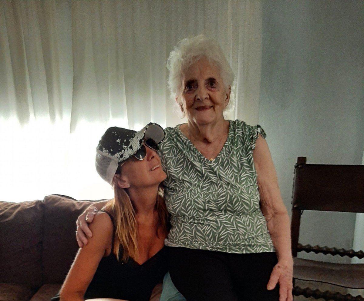 StellaRICCI10's tweet photo. Con mami en casa🇦🇷ella no sabe quien soy yo,por su enfermedad,pero yo si se muy bien quien es ella,te quiero con el alma y el ❤ https://t.co/RnMpjBnc10