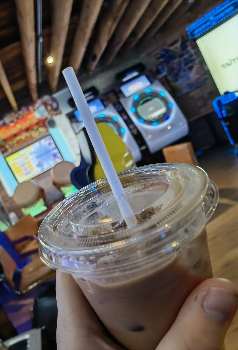 7Ten's tweet photo. Today's arcade day off part 1!
Walked from Richmond past Kew Gardens, beautiful! Stopped for Chipotle, then iced coffee at Chief & got some challenge missions done on #InitialDZero. https://t.co/ZLa6A13EZt
