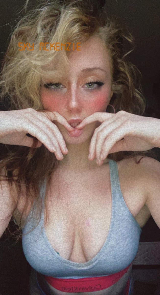 bbysky_18's tweet photo. Hello sunshine #sellingcontent #cumtribute #teen #blonde #findom #femdom https://t.co/VIkzVHmI4J
