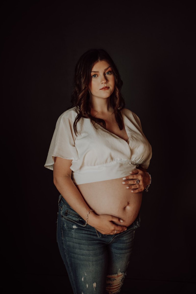 maddieralynn's tweet photo. life’s biggest miracle is the gift of having life growing inside of you 💕 #34weeks https://t.co/law8RLxMty