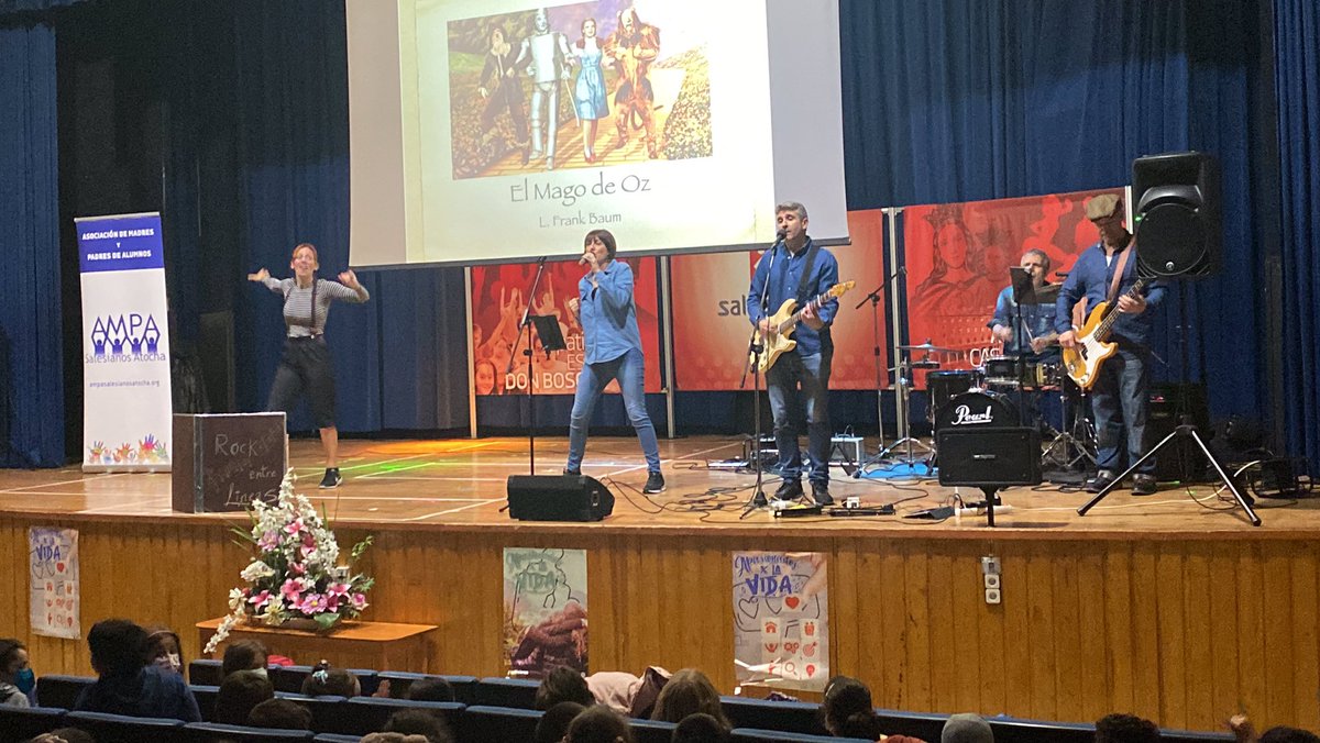salesianosatoch's tweet photo. Celebración de Santa Cecilia bailando al ritmo de #Educapop. Gracias, @AmpaSalesAtocha por acercar la música a los más pequeños, ¡lo hemos disfrutado mucho! #primaria #ApasionadosXlaVida https://t.co/HqjvthTuSC
