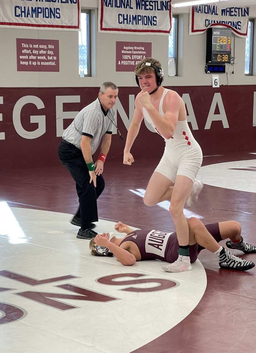 RidgewaterWres1's tweet photo. That feeling of knowing you don’t have to make weight for another 2 weeks! Have a safe & fun Thanksgiving week from our family to yours & Good luck to all of the MN HS wrestlers starting their season today! #RidgewaterWrestling #BeAWarriorInLife #Thanksgiving https://t.co/1wH7XWDr7U