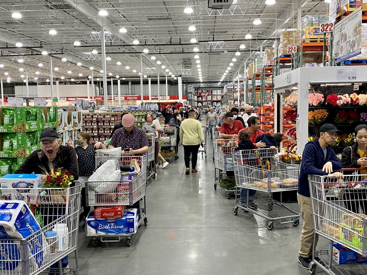 ChefKevinBelton's tweet photo. The holiday craziness has begun! Monica said it’s the season where we can’t just come here to get a couple of things,so I got in line & took turns running to get stuff. At least we got flowers for my aunt, what we needed&Monica’s Diet Coke,so we are set! #letsbepatient https://t.co/2vXxdwK3wM