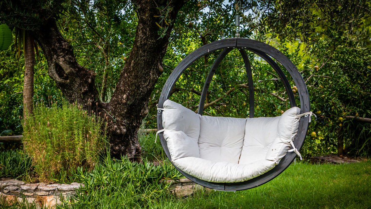 Get ahead for the warmer months, and don't miss out on the best early Black Friday deals on hanging chairs right now.

moderngardensmagazine.co.uk/your-garden/be…