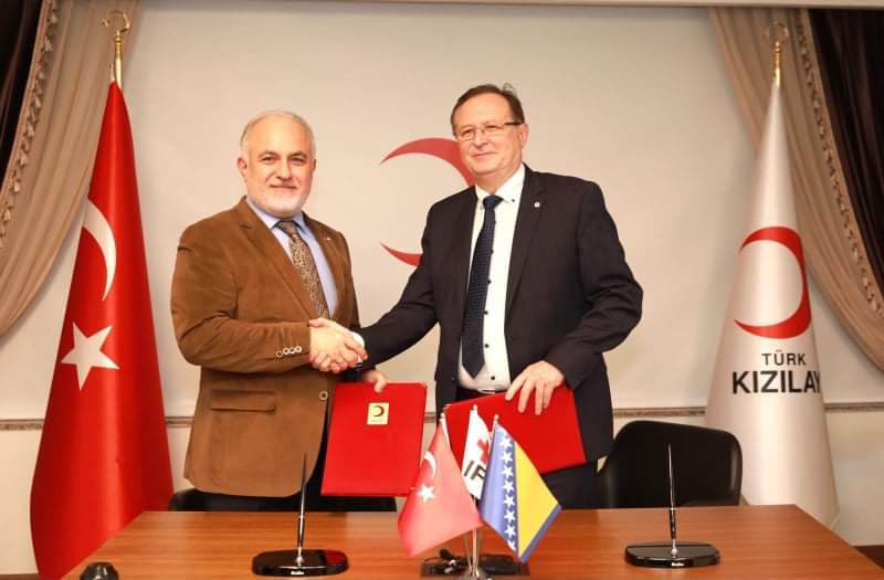 KizilayKurumsal's tweet photo. Bosna Hersek Kızılhaçı Genel Başkanı Milojko Grujičić ve beraberindeki heyet, Genel Başkanımız Dr. Kerem Kınık’ı ziyaret ettiler. 

Ziyarette iki ulusal dernek arasındaki mevcut iş birliklerinin geliştirilmesine yönelik mutabakat protokolü imzalandı. https://t.co/Tdnbpp5P43