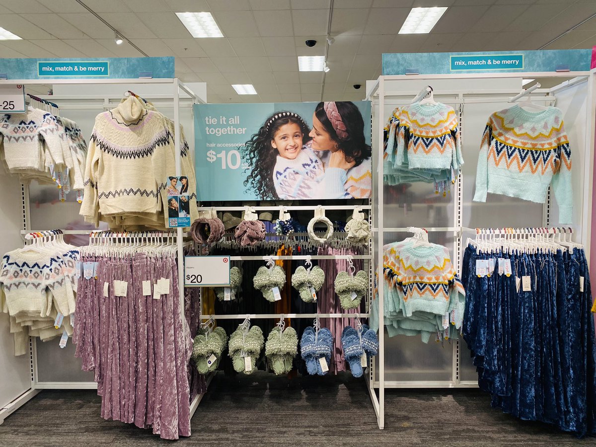 Mix, match and be merry! Loving all the festive outfits for mom and daughter!💕
@JPDixon77 <a href="/AshMo2357/">Ashley</a> <a href="/KevinKaminski10/">Kevin Kaminski</a>