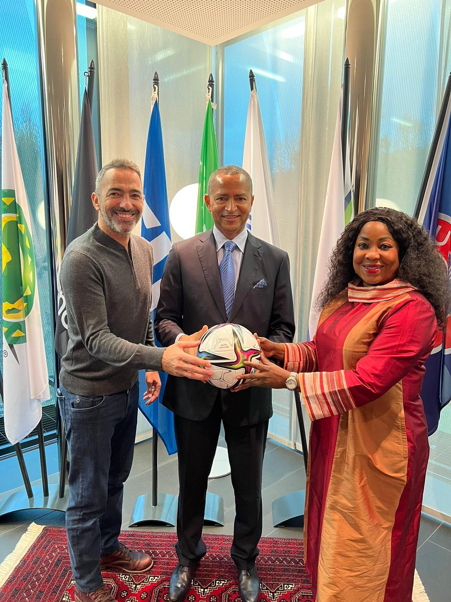 moise_katumbi's tweet photo. Merci @youridjorkaeff pour ces échanges et le soutien au développement du football congolais 🇨🇩, en particulier chez les jeunes ! Toujours un grand plaisir d’être au siège de la @FIFAcom et bâtir des projets avec la fondation. https://t.co/pb3a7DKCHa