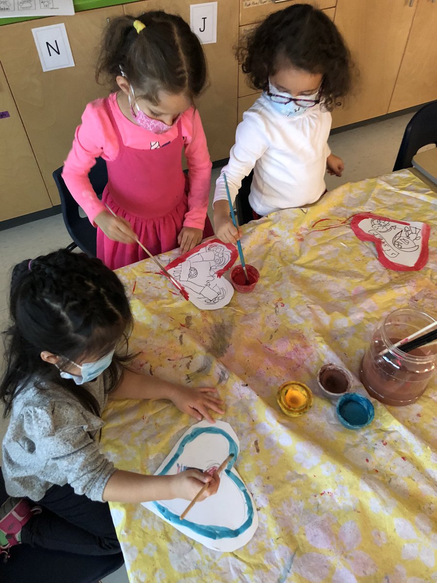 mrs_bennettkhps's tweet photo. Our school is planning to discuss and celebrate feelings of gratitude for the next 20 days. The Blue Jays created gratitude hearts. What makes your โฅ๏ธ feel thankful? Please ask your child what they created. #khpsgratitude #20DaysofGratitude @KanataHighlands https://t.co/eoSMcMgddC