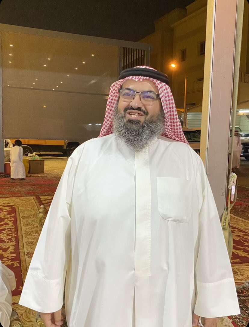 .
.
.

إلى المعلم الذي لا يوفيه أي حديث حقه الكبير، لك مني كل معاني الحب والتقدير
.
.
.
أ/سالم مبارك الهمل