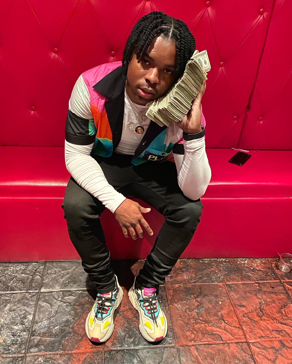 Pimp_c5's tweet photo. Dolce and Gabbana, stand out from the square I'm really in the game, baby, I'm a star player.                    Happy birthday to me #blessed🙏🏽

#freerichey🖤 #pimpcbirthdaybash🔥 https://t.co/f2neEbSprW