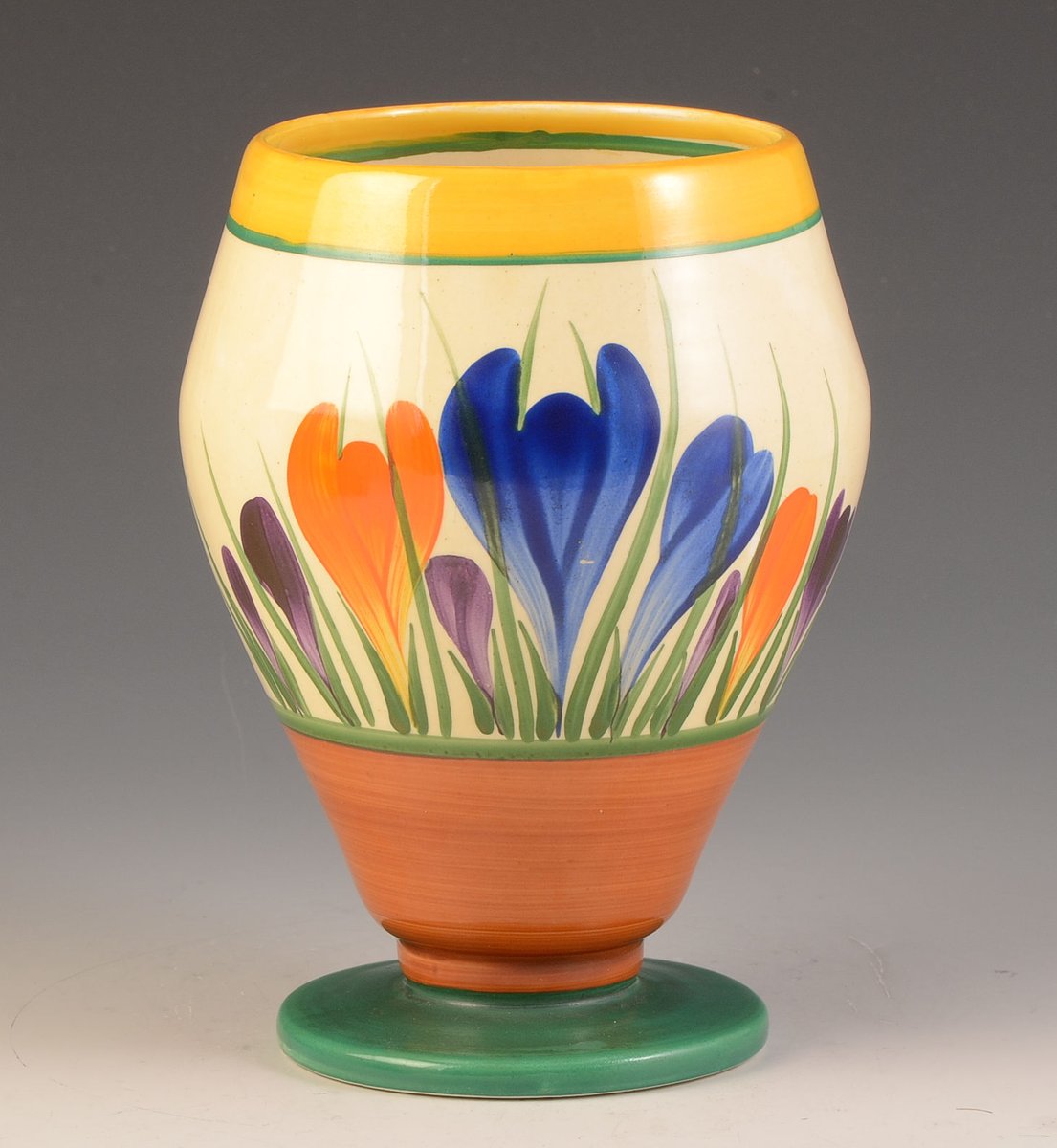 lmmother's tweet photo. I have to smile Clarice Cliff has been part of my life fior over 40 years, as much as I look forward to the film, I knew the real people who painted the famous ware.#CaspianFilms #ClariceCliff #Ceramics #History #Knowledge #Corrie #PheobeDynevor #SkyCinema #ColleyShorter #news https://t.co/tcI4RrFjL5