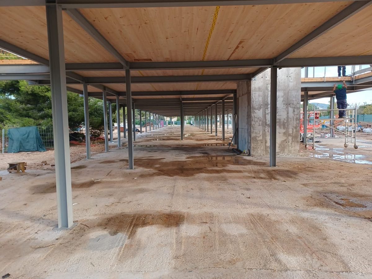 AmereHijos's tweet photo. 🏗 Nueva construcción del Centro de Educación para Adultos, CEPA Magaluf. Finalizada estructura. Estructura metálica y forjados de madera CLT.
⚡️ Ejecución en #UTE con #Tecopsa
👉🏻Promovido por @_Calvia
#construccion #nuevo #centrodeeducacion #infraestructuras https://t.co/FfFv7i2l7s