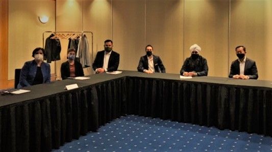 DTSupercluster's tweet photo. Before the Cascadia Innovation Corridor conference last week, we conducted a roundtable to discuss how #DigitalCAN shape Canada’s future. We touched on key conference themes, including collaboration in action, the important of digital innovation and the ecosystem effects. https://t.co/i5SAXhrT2Q