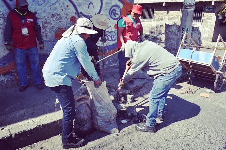 BuscaPorDentroA's tweet photo. MANTENIMIENTO AL SISTEMA DE DRENAJE
Personal del O.D.A.P.A.S, realiza mantenimiento de drenaje en la Col. Xaltipac. https://t.co/VFfTj8d7oS