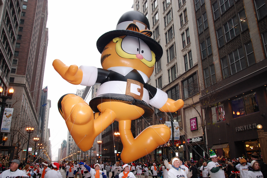 ChooseChicago's tweet photo. Turkey time is coming! 🦃 The iconic Chicago Thanksgiving Day Parade takes over State Street in the Loop from 8-11am on Thursday morning. The procession marches up State from Ida B. Well Drive to Randolph Street. 

More info: https://t.co/2HOqzfyOez

#ChicagoCreativeSpirit https://t.co/gYz4Xuf117