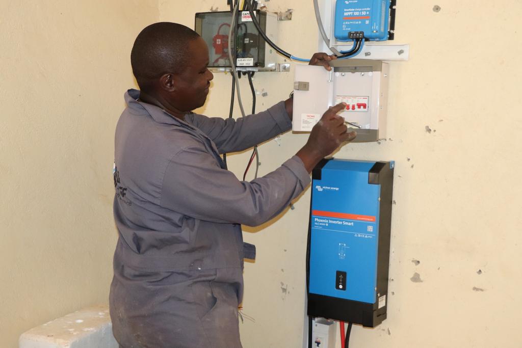 GIZWatSSUP's tweet photo. Today #WatSSUP installed solar panels in the subcounties of Omugo, Odupi and Kochi, to enable access to power and thus better service delivery #WASH #CapacityDevelopment @giz_uganda @giz_gmbh https://t.co/cG3JLE0FDk
