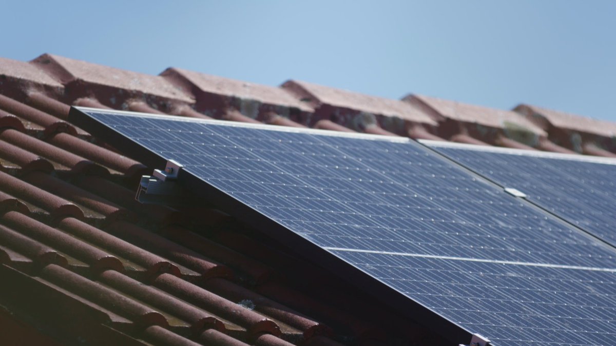 Solar power company leaves customers in lurch over refunds 1news.co.nz/2021/11/22/sol…