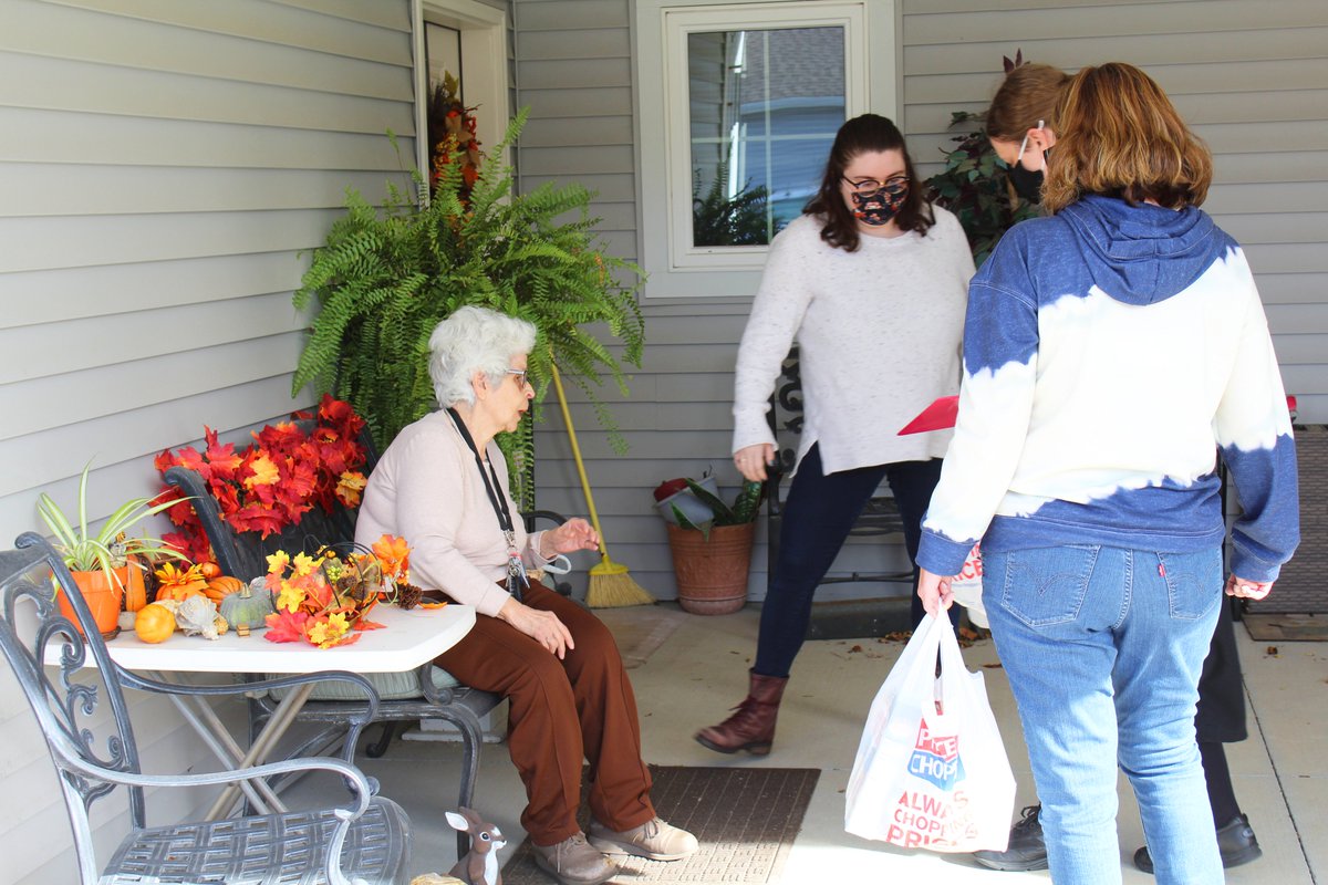 CAAGKC's tweet photo. It's the week of Thanksgiving and so begins our #WeekOfThankfulness.
.
We're starting off by thanking our staff! They show up, they serve our community, and they change lives. CAAGKC is thankful for each and every member of our team. Thank you for helping us do what we do. https://t.co/y4EYXMBWzn