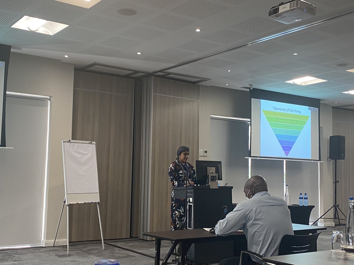 Strengthening stewardship efforts with colleagues from 🇬🇭 🇰🇪 🇳🇬 🇧🇼 - Day 1 - from classifying microorganisms by Dr H Tootla to principles in #AMS by <a href="/SouthAfricanASP/">Marc Mendelson</a> - ending with #AMS in practice <a href="/AngPharmID/">Angeliki Messina</a> &amp; <a href="/maletjeabsct/">Maletje Griesel</a> #AntibioticAwarenessWeek