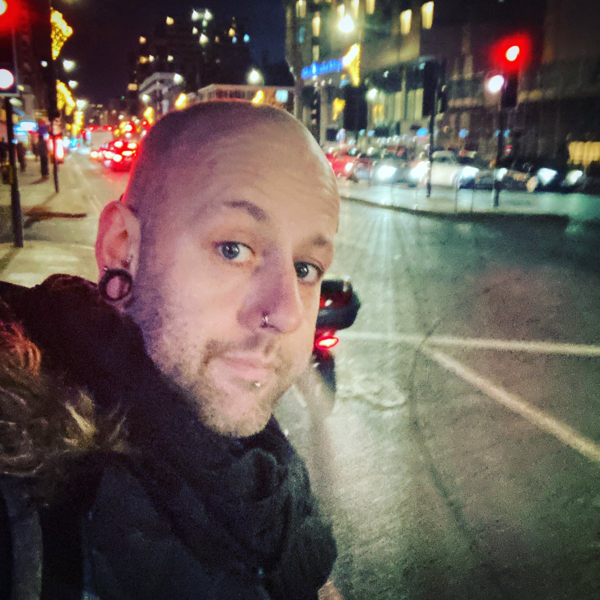 SkinsELive's tweet photo. And with that… it’s done… a new skill set is on the CV and hopes of a new career start tomorrow! #newsteps #cctvoperator #sia #london https://t.co/r8OeByErGn
