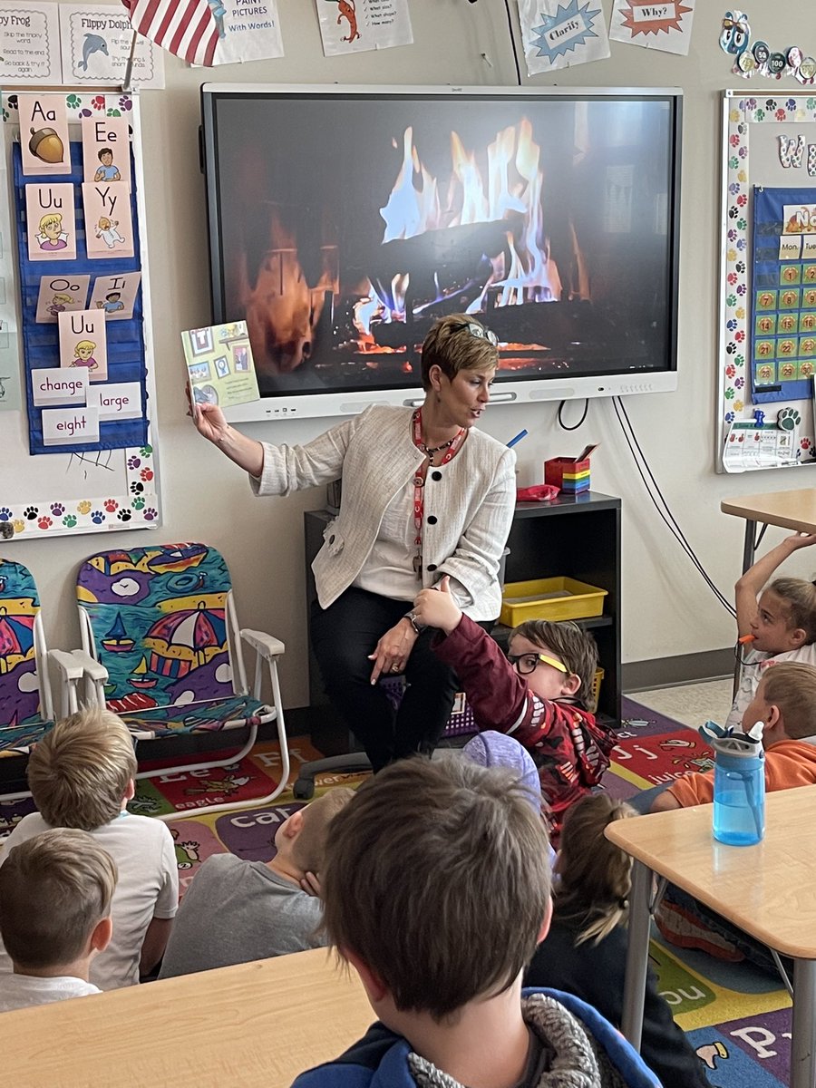 We had a special guest reader today in 2nd grade! <a href="/halleykimberly/">Dr. Kimberly Halley</a> read “How To Catch A Turkey” with Mrs. McLaughlin’s class. This was in follow up to their recent creative writing assignment where students disguised turkeys so they wouldn’t get trapped for Thanksgiving!