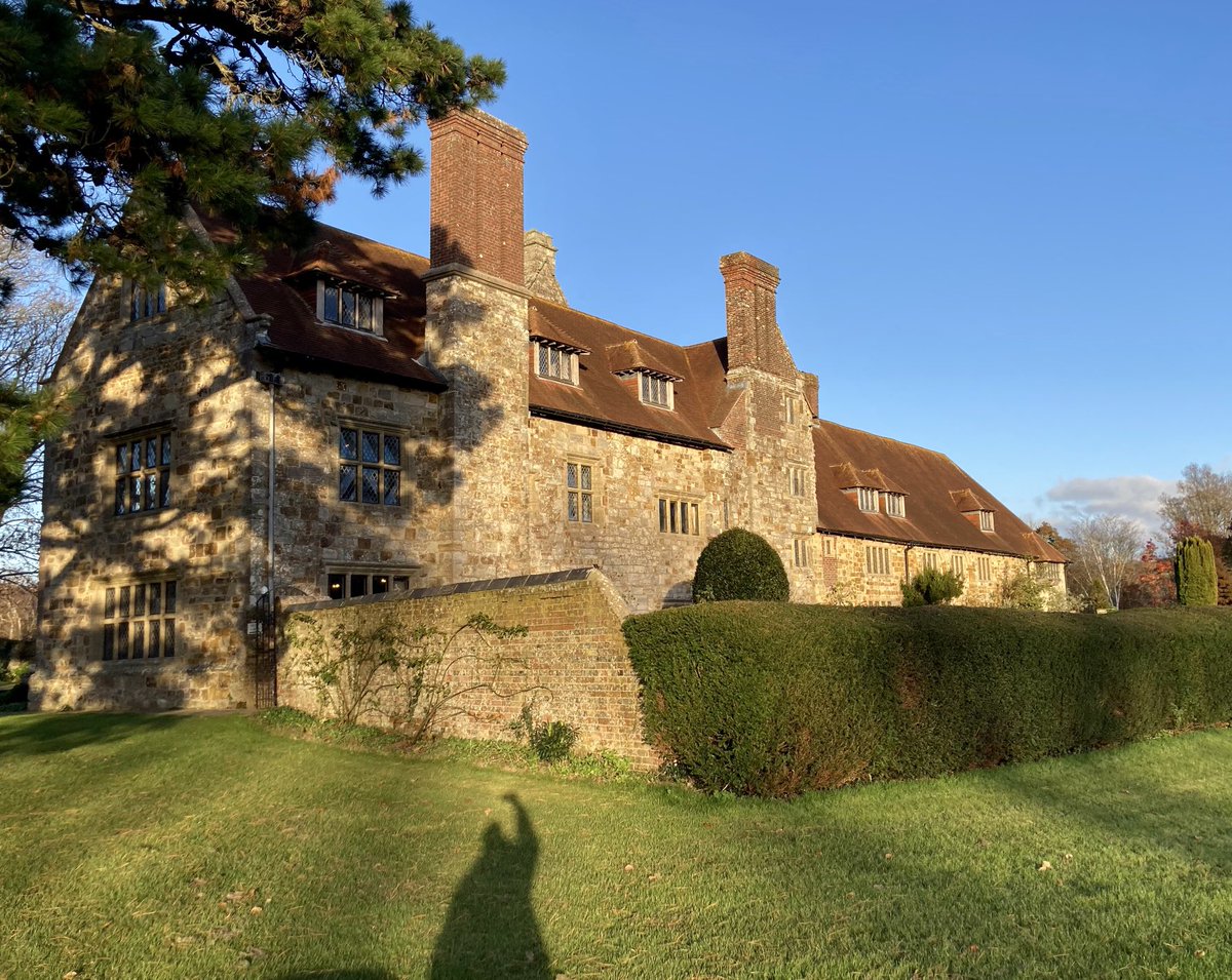 ⁦<a href="/MichelhamPriory/">Michelham Priory</a>⁩ bathed in late #Autumn afternoon, golden sunlight #Sussexheritage #museum #garden #visitsussex