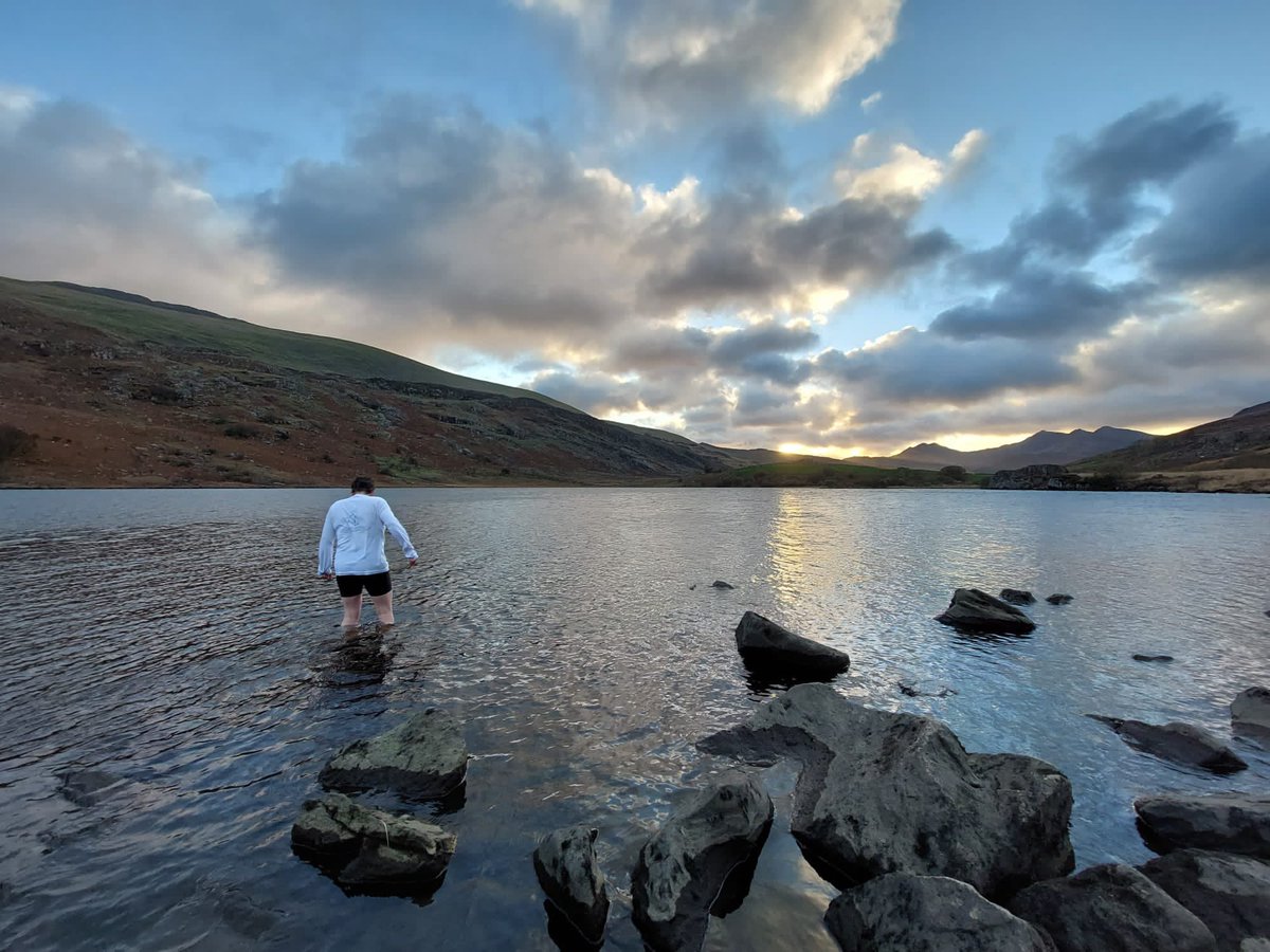 rblackPE's tweet photo. Amazing Sunday on Moel Siabod #coldwaterswim #ohmylegs https://t.co/tsBmGEZldn