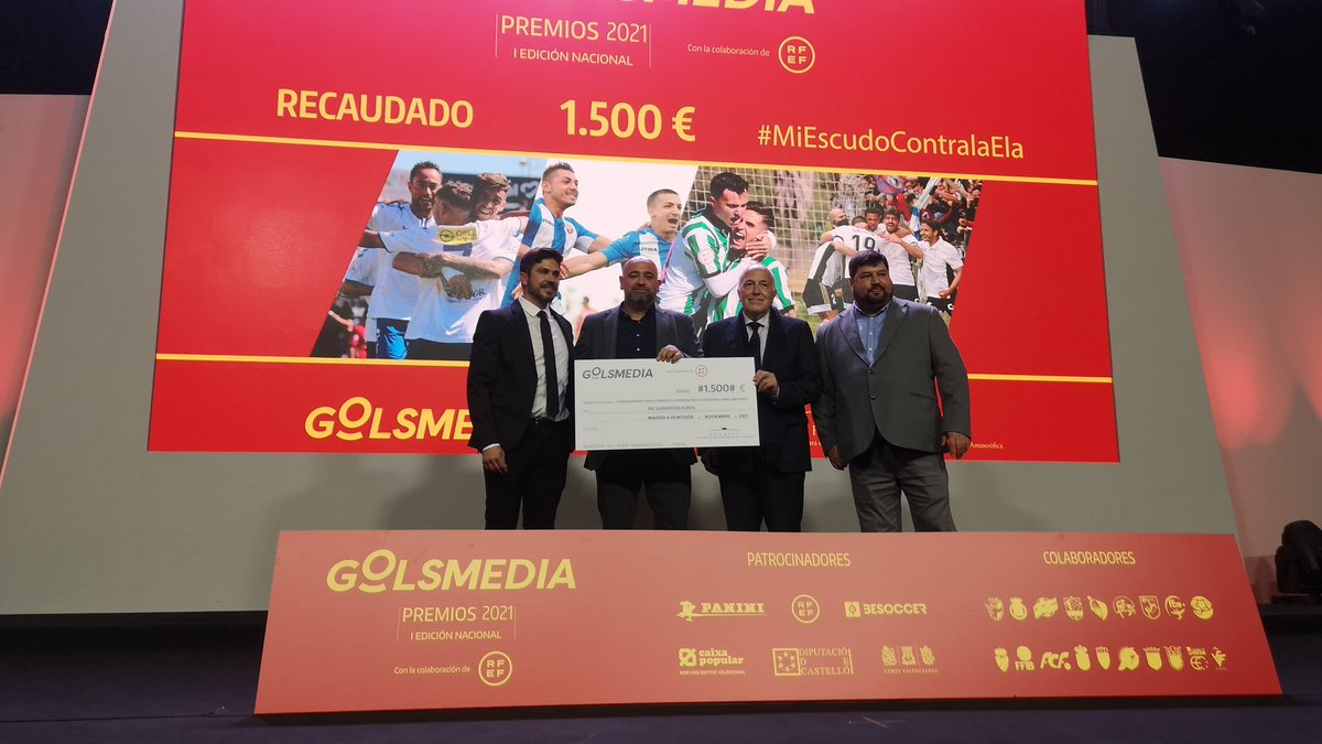 GolsmediaMadrid's tweet photo. 🏅PREMIOS GOLSMEDIA 2021 | La familia de Matallanas recoge el cheque en favor de @FUNDELA1. #PremiosGolsmedia2021
¡Sigue el minuto a minuto en @GolsmediaNacion!

👇 ¡Vívelo en nuestro canal de Youtube!
 https://t.co/0E83UyBTY5 https://t.co/rH3vSJc2Kd