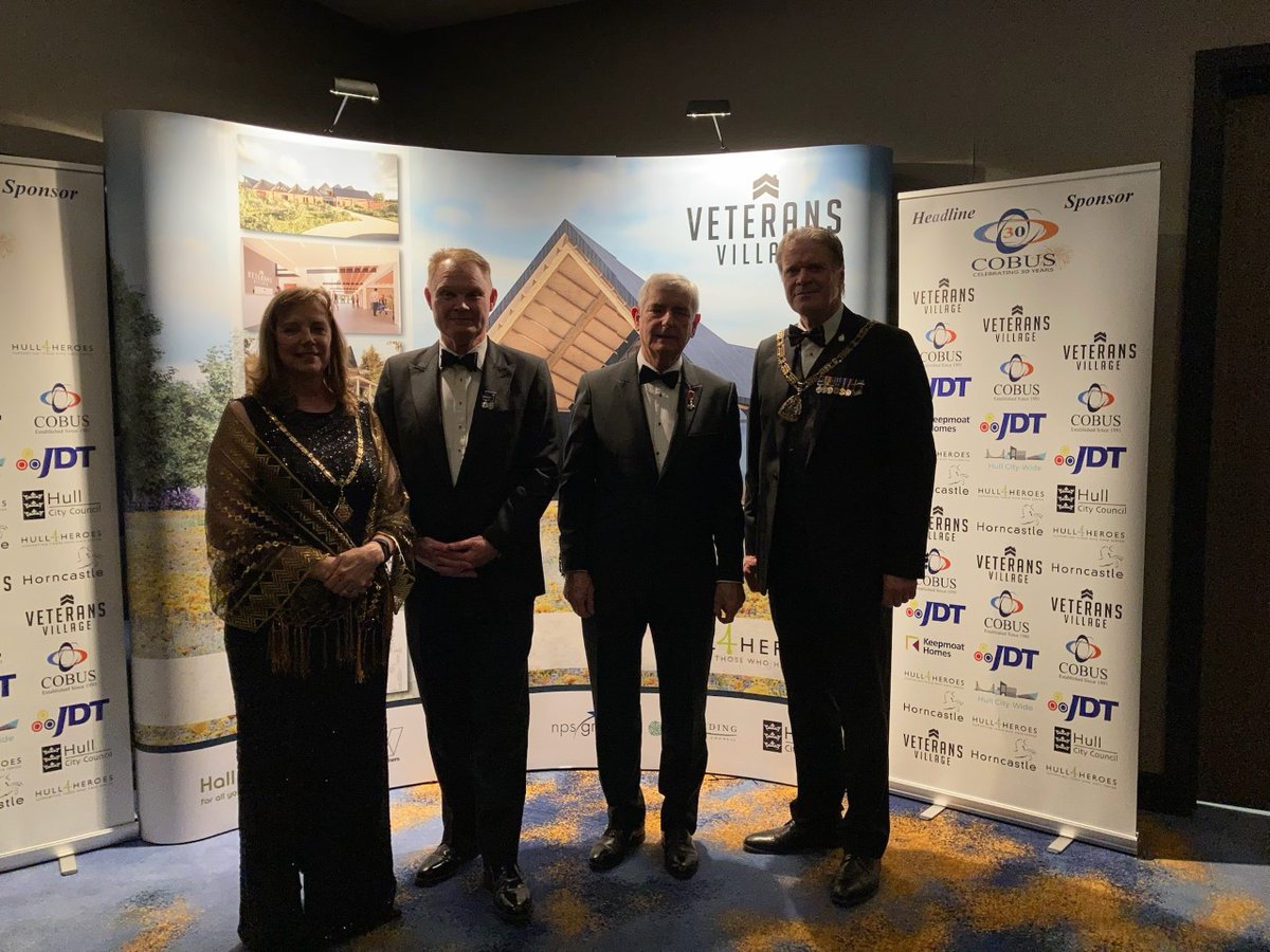 #ERLordLieutenant joined <a href="/ChairmanERYC/">Chairman of East Riding Council</a> and Simon Banks Cooper at <a href="/hull4heroes/">Hull 4 Heroes</a> Anniversary Celebration Dinner <a href="/DoubleTree/">DoubleTree by Hilton</a> Hull @Veteransvillag1 #Hull4Blunt <a href="/MrNickKnowles/">Nick Knowles</a>