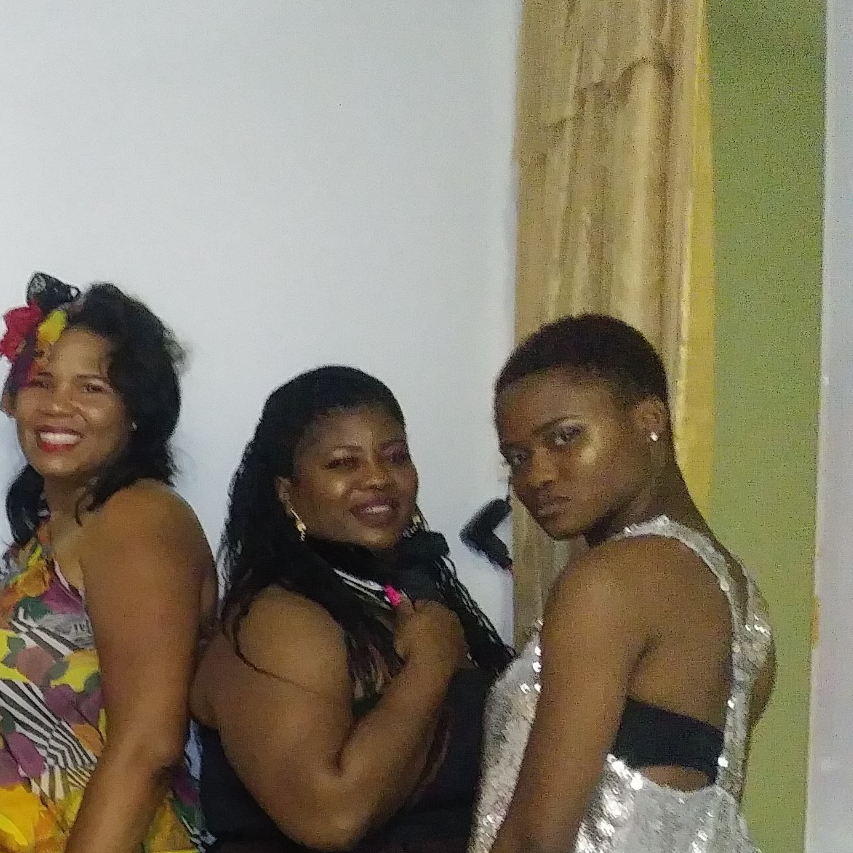 lesannscreation's tweet image. Plus size fashion is what I love but many times I will showcase models.. like my daughter because I wanted them to have a break into the industry that I love so much.

Spotlight and always have to be on you all the time. Share and you will be blessed!

4 of 6 |  #repplus #confid