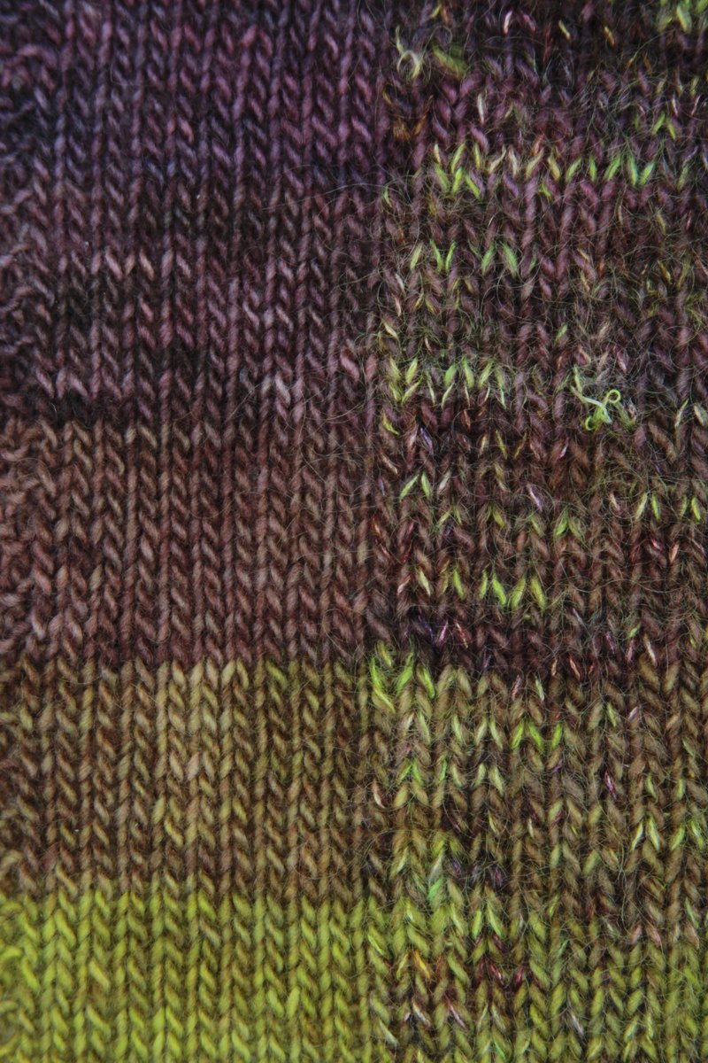 ChromaPsyche's tweet photo. Yellow-Green 🍐 ↔️ Red Violet 🍇

"how do you like your wine?"
.
.
.
.

#ChromaAndPsyche   #HandDyedYarn #IndieDyer #LAInColor #HandDyedFiber #FiberArtists #Yarn #Poetry  #BIPOCMakers #BlackPeopleKnit #EnbyArtist #BlackCreatives #Swatches #ColorStudy https://t.co/uaKRm7hzLz